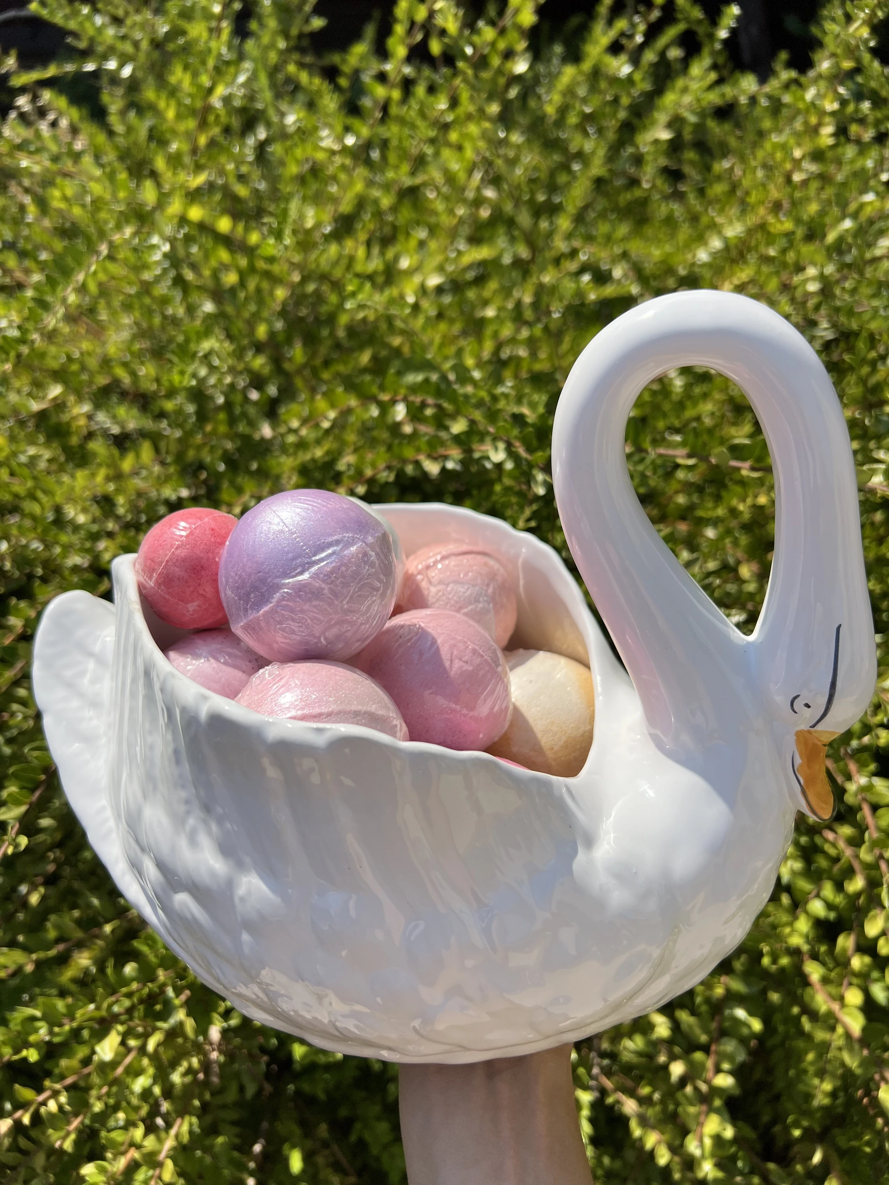 🦢 Vintage white ceramic swan cut – Decor, catch-all and flower pot cover – photo 2